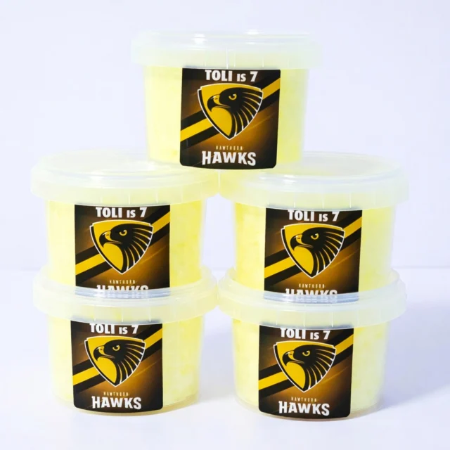 🖤💛 Sweet treats for a true Hawks fan 💛🖤
Regular fairy floss tubs with personalised Hawthorn Hawks labels — the perfect sweet party favour for little footy fans.